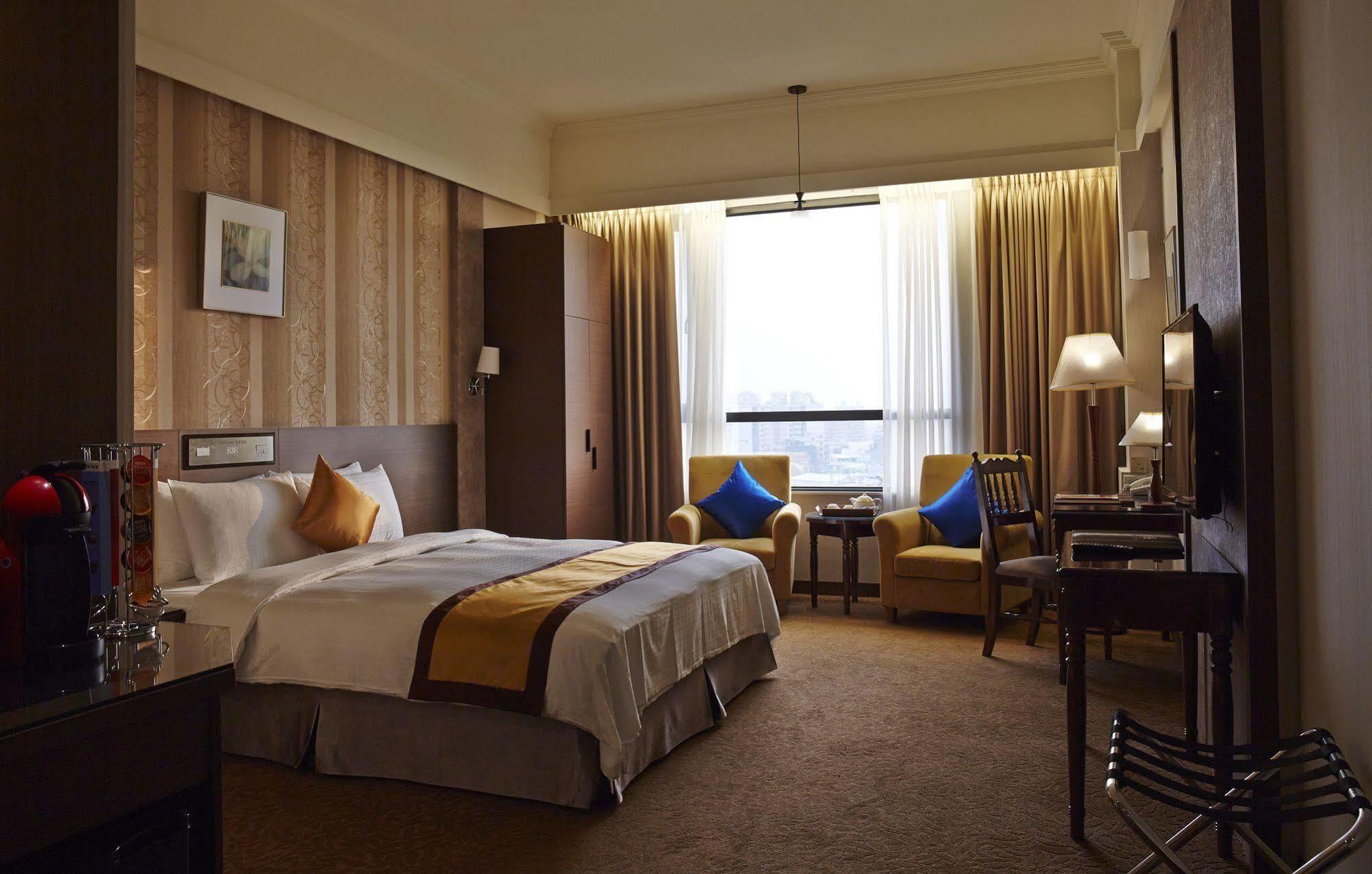 Royal Chiayi Hotel מראה חיצוני תמונה