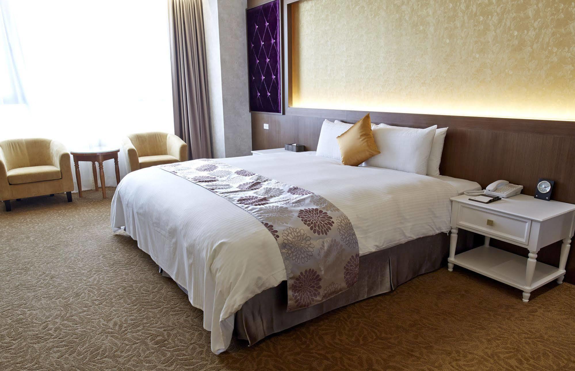 Royal Chiayi Hotel מראה חיצוני תמונה